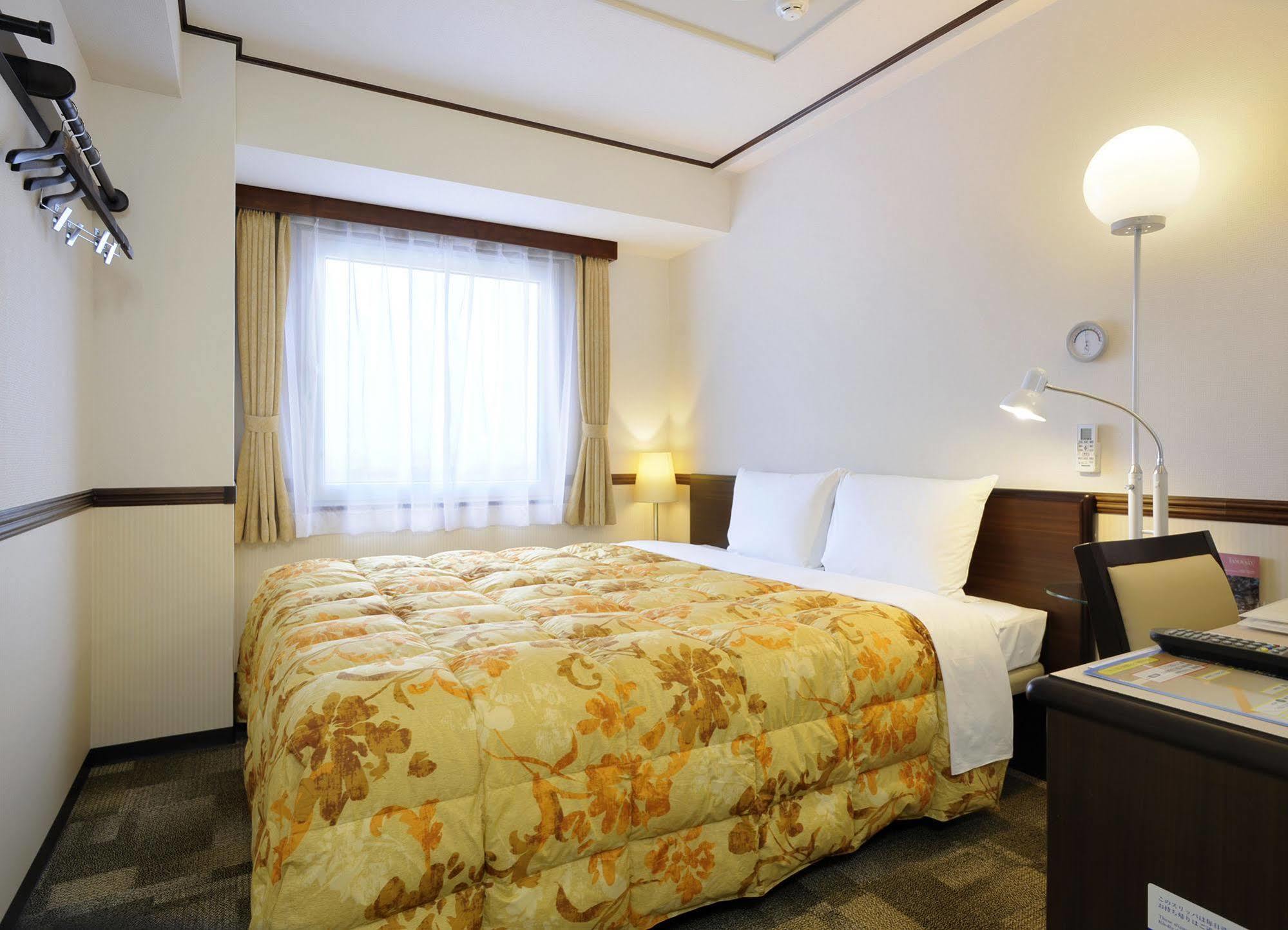 Toyoko Inn Osaka Jr Noda Ekimae Exterior foto